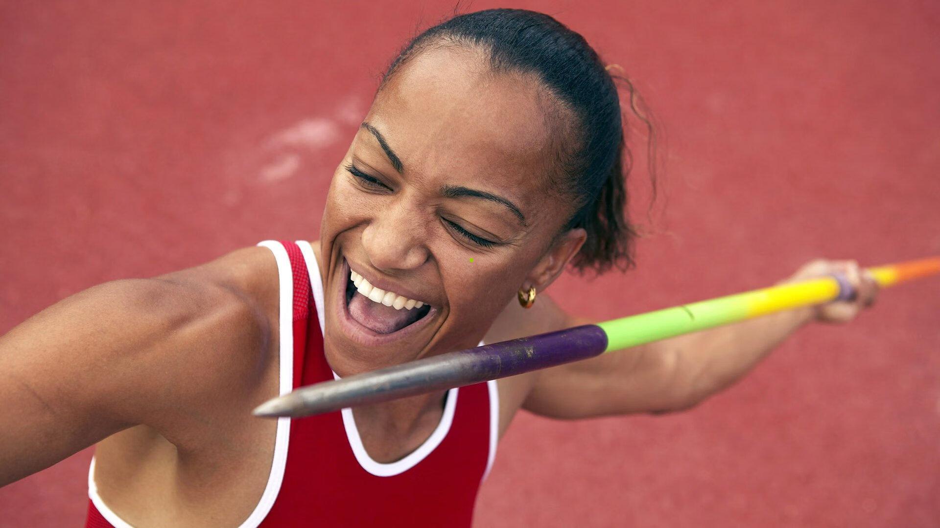 足球场上再起风波，前中超球员成源暴力推击对手遭重罚停赛五场